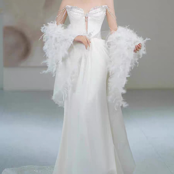 おしゃれ上級者に人気 セクシー ウエディングドレス パール ドロップ