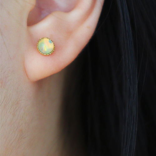 オパール　k18クラウン型　スタッドピアス オパール k18クラウン型 スタッドピアス