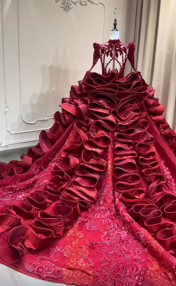 美品！大人気上昇中　ボルドー色　背中見せ　美しさ　プリンセスライン　フレアースカート　ロングトレーン　カラードレス二次会 