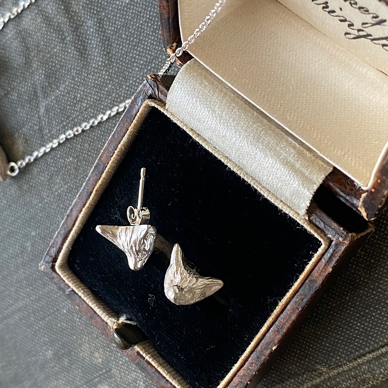 アンティークスタイル　ピアス　フォックス