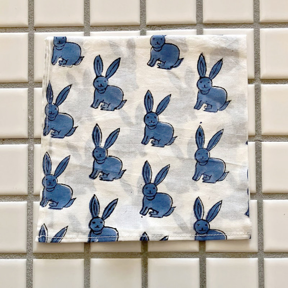インド ブロックプリント ハンカチ35cm角 ラビット ブルー うさぎ 兎 バニー IH0006 1枚目の画像