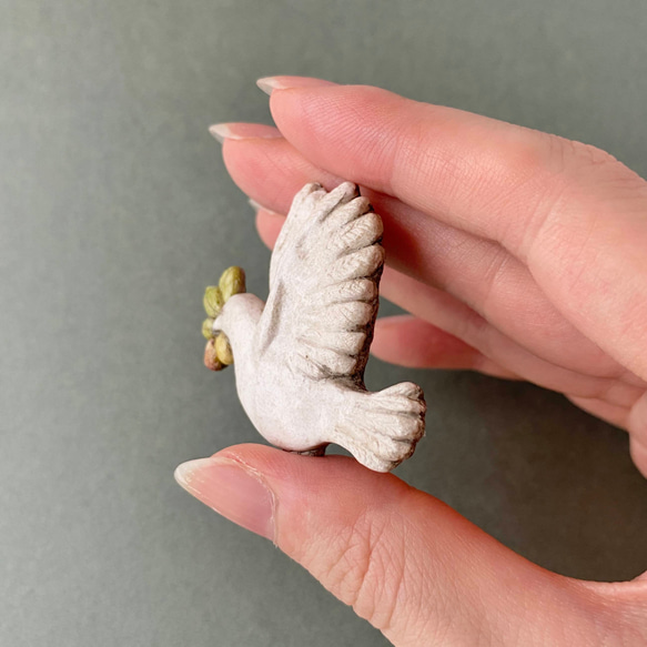 鳩とオリーブ 陶土ブローチ 9枚目の画像