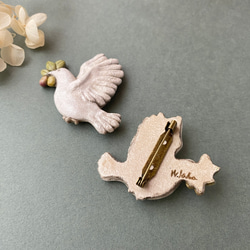 鳩とオリーブ 陶土ブローチ 7枚目の画像