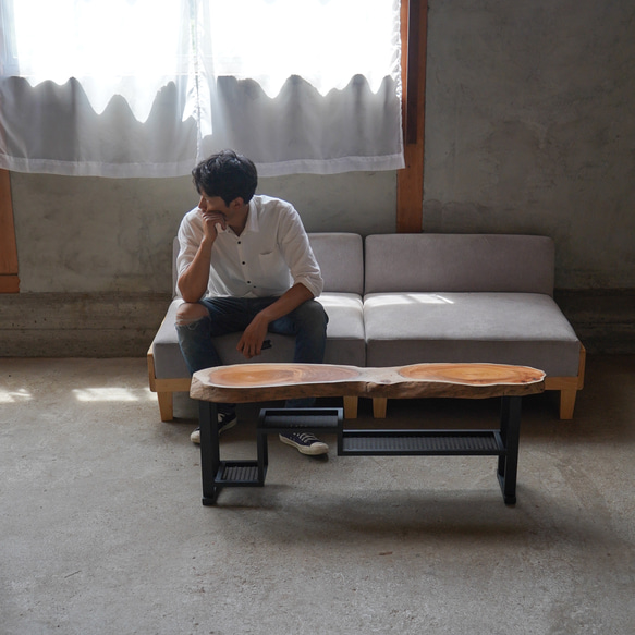 欅 一枚板 ローテーブル 棚が複雑です 