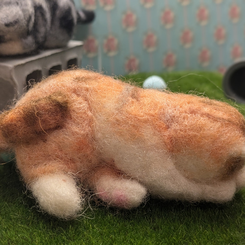 羊毛フェルト まだ眠いにゃ｡｡〇 【ごめん寝】スタイル猫ちゃん