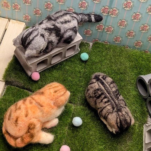 羊毛フェルト まだ眠いにゃ｡｡〇 【ごめん寝】スタイル猫ちゃん
