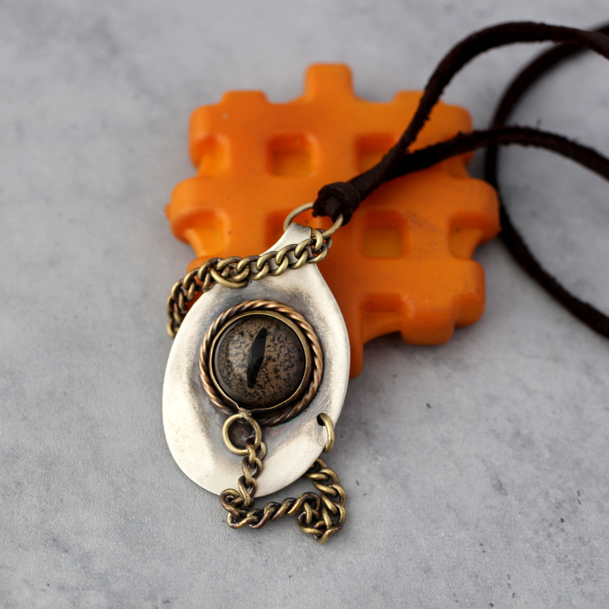 心の中の悪｜シルバー｜真鍮｜義眼｜本革ネックレスレース付｜一点物｜ホラー｜グラスアイ｜個性的｜V系｜ゴシックロック