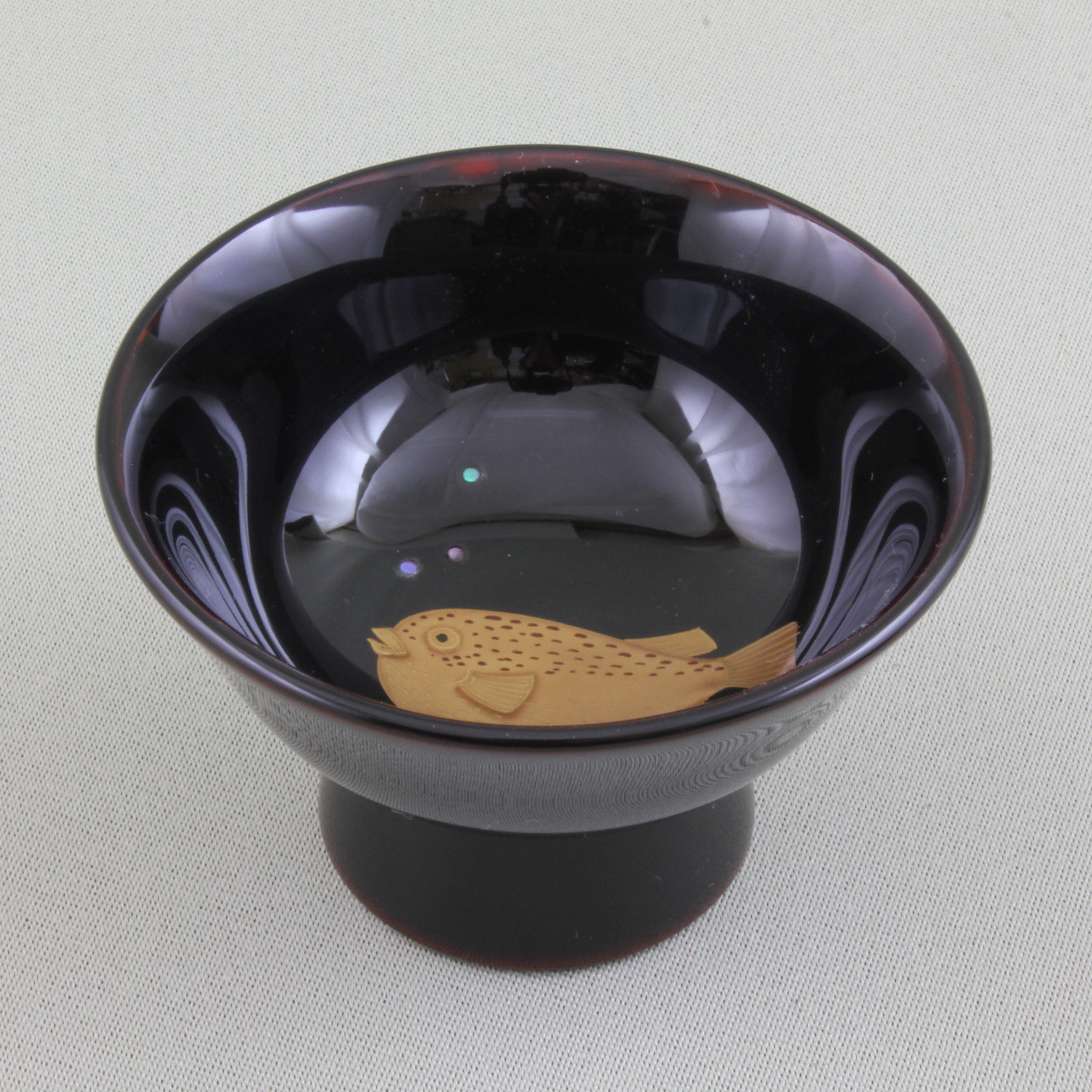 伝統工芸　輪島塗　ぐい呑み「河豚蒔絵」　【14-1】