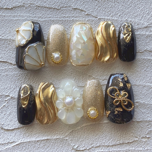 ぷっくりフラワー ネイルチップ 韓国 花 黒 白 ゴールド ホワイト  