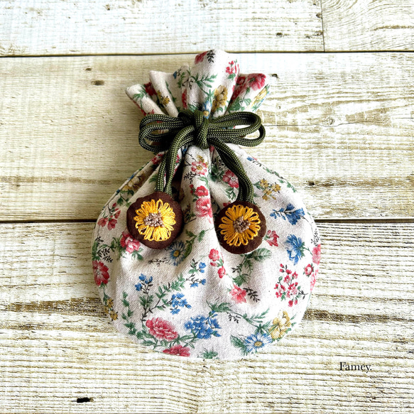 大人かわいい手刺繍ひまわりと花柄の巾着ポーチ 小物入れ コットン 