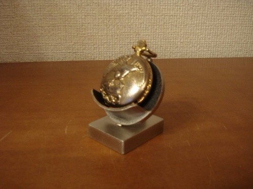 クリスマスにどうぞ　ブラックデザインデスク懐中時計スタンド　AKデザイン