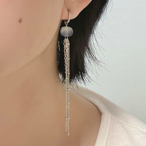 現品】79 揺れる ブルーフローライトのジェリーフィッシュ ／ ロング 