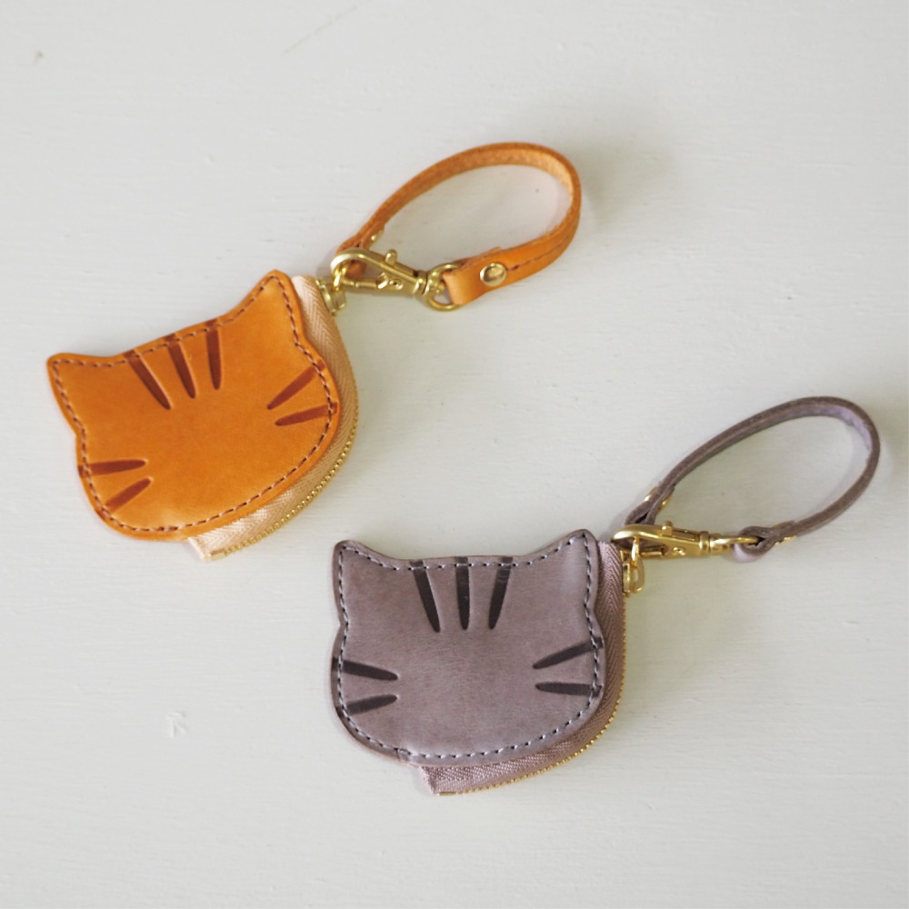 ねこ型ミニポーチ キーホルダー 本革 トラ柄 コインケース 小銭