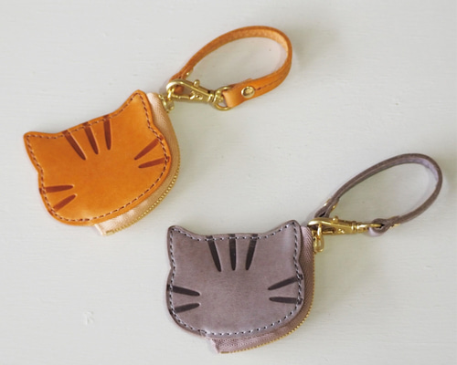 ねこ型ミニポーチ キーホルダー 本革 トラ柄 コインケース 小銭