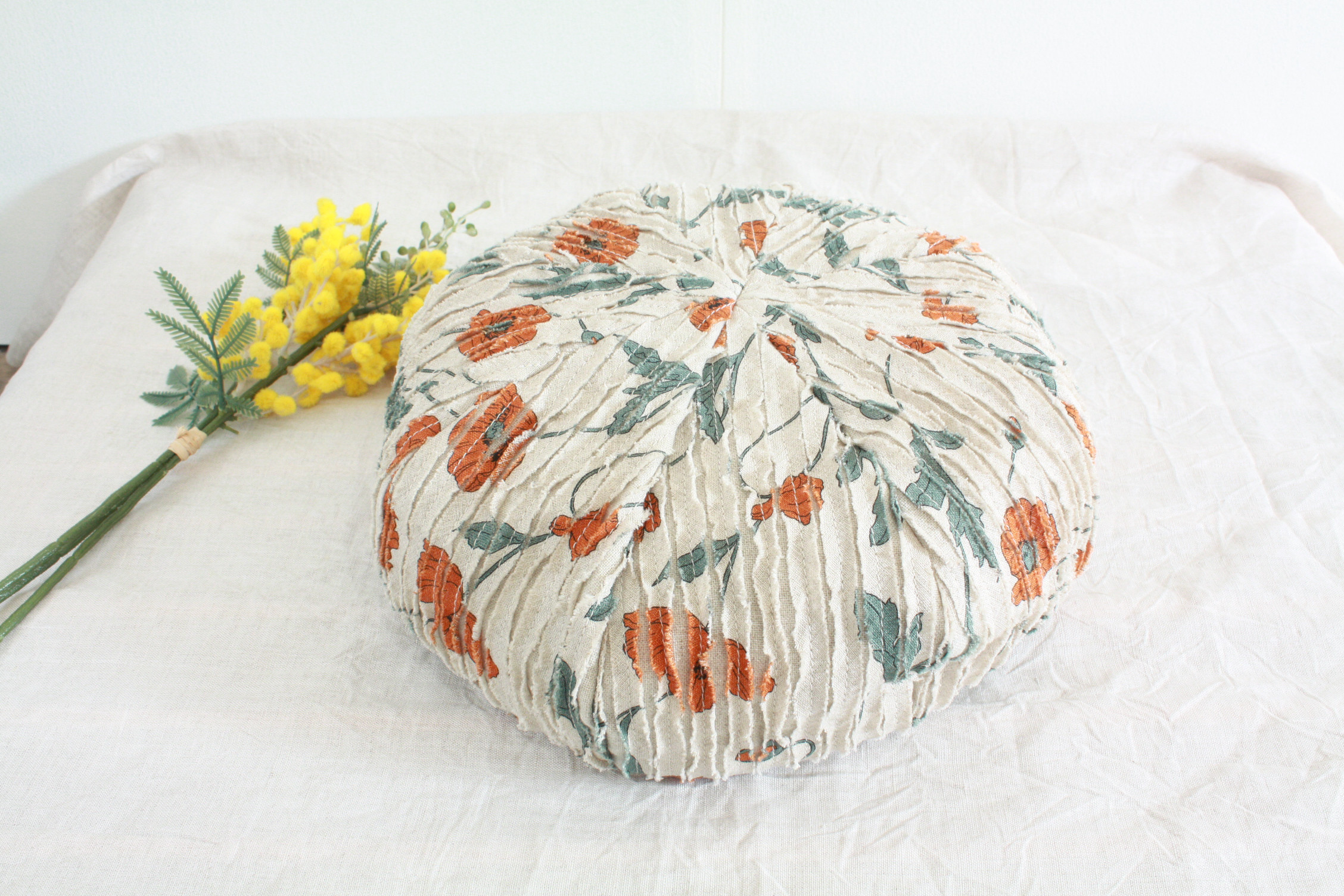 ナチュラルリネンの花柄リネンスラッシュベレー　オールシーズン　ベレー帽　生成　ナチュラル　ファッション