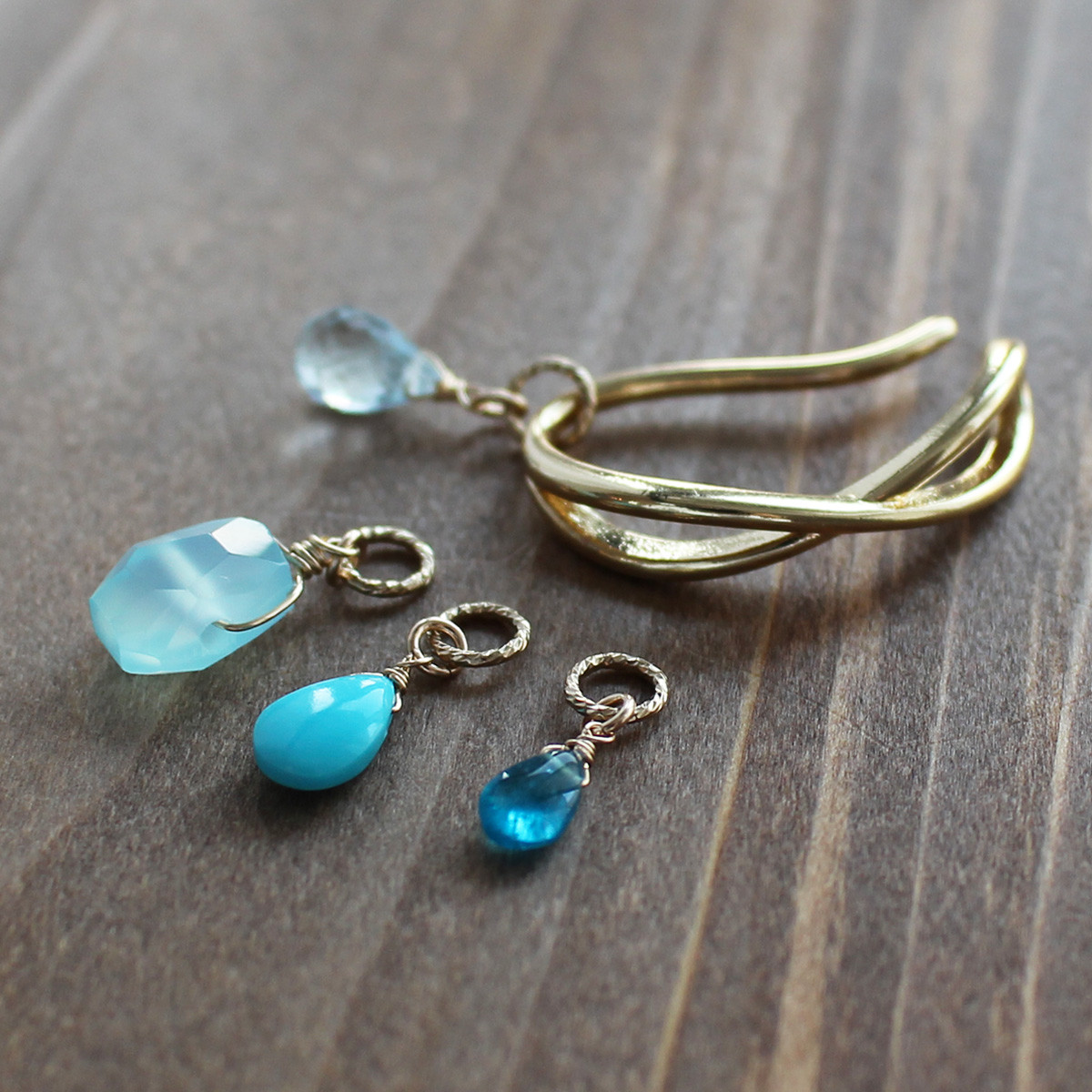 【特集掲載】✨涼しげ✨ブルー系天然石のイヤーカフ＆チャームセット