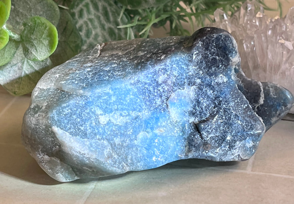 北欧の妖精✨　トロレアイト トロール石　原石　ラフストーン 