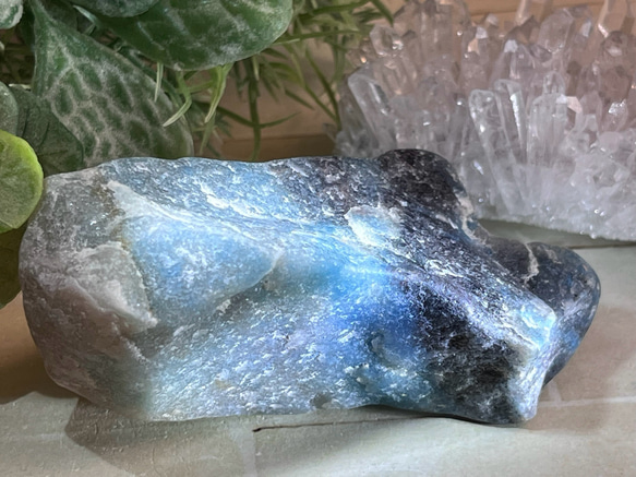 北欧の妖精✨　トロレアイト トロール石　原石　ラフストーン 