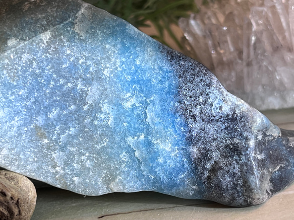 北欧の妖精✨　トロレアイト トロール石　原石　ラフストーン 