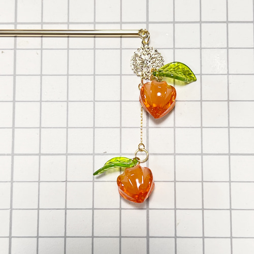 レジンで作った小さな鬼灯のかんざし 簪 ほおずき ホオズキ レジンで作った小さな鬼灯のかんざし 簪 ほおずき ホオズキ