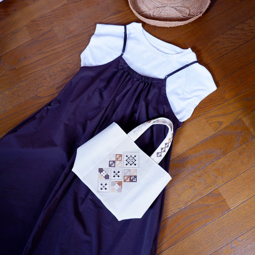 和洋刺繍のミニバッグ＊帆布＊和風【ハーダンガー刺繍×こぎん