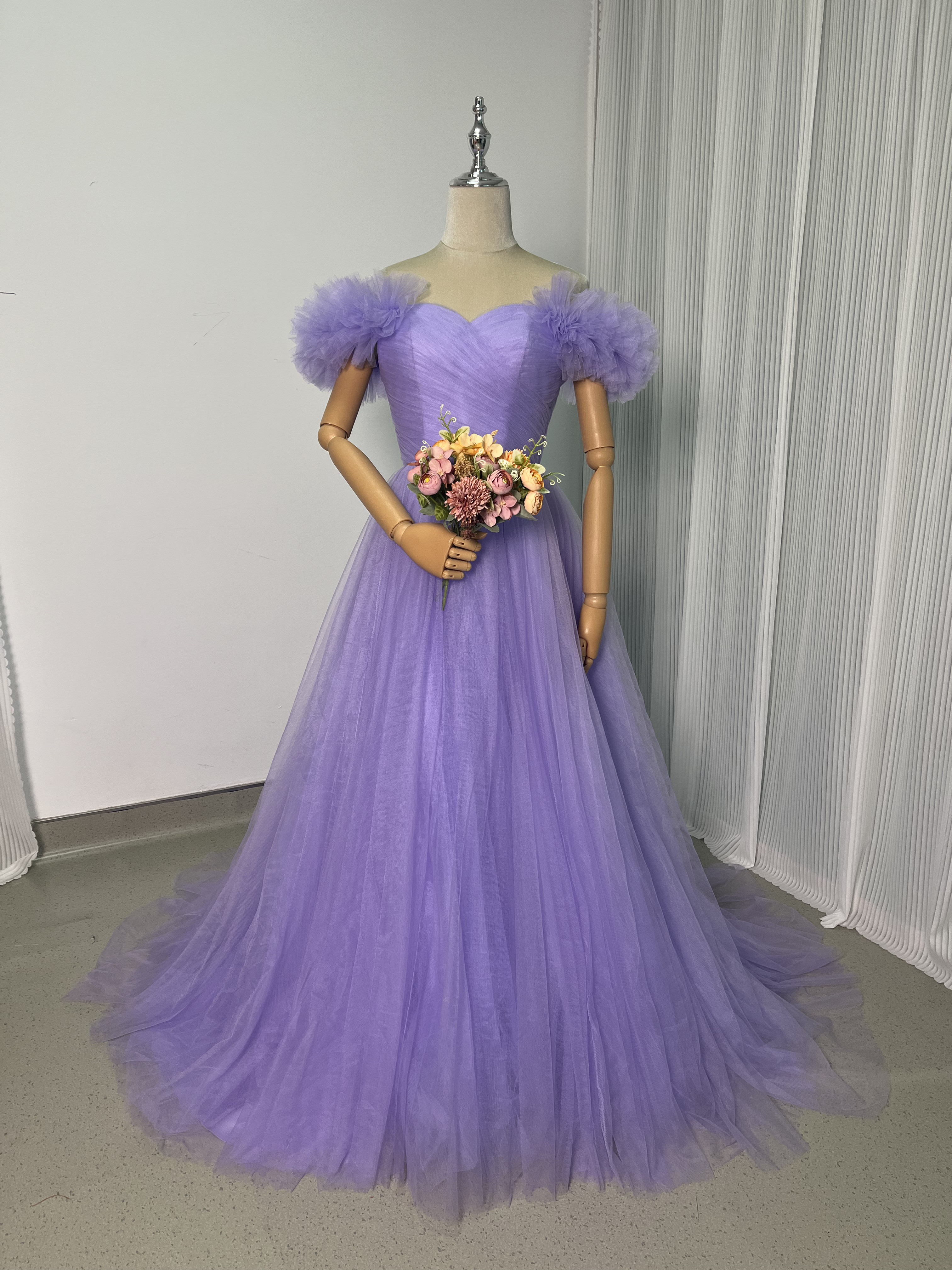 送料無料！ カラードレス パープル 柔らかく重ねたチュールスカート オフショル くるみボタン 結婚式 可愛い