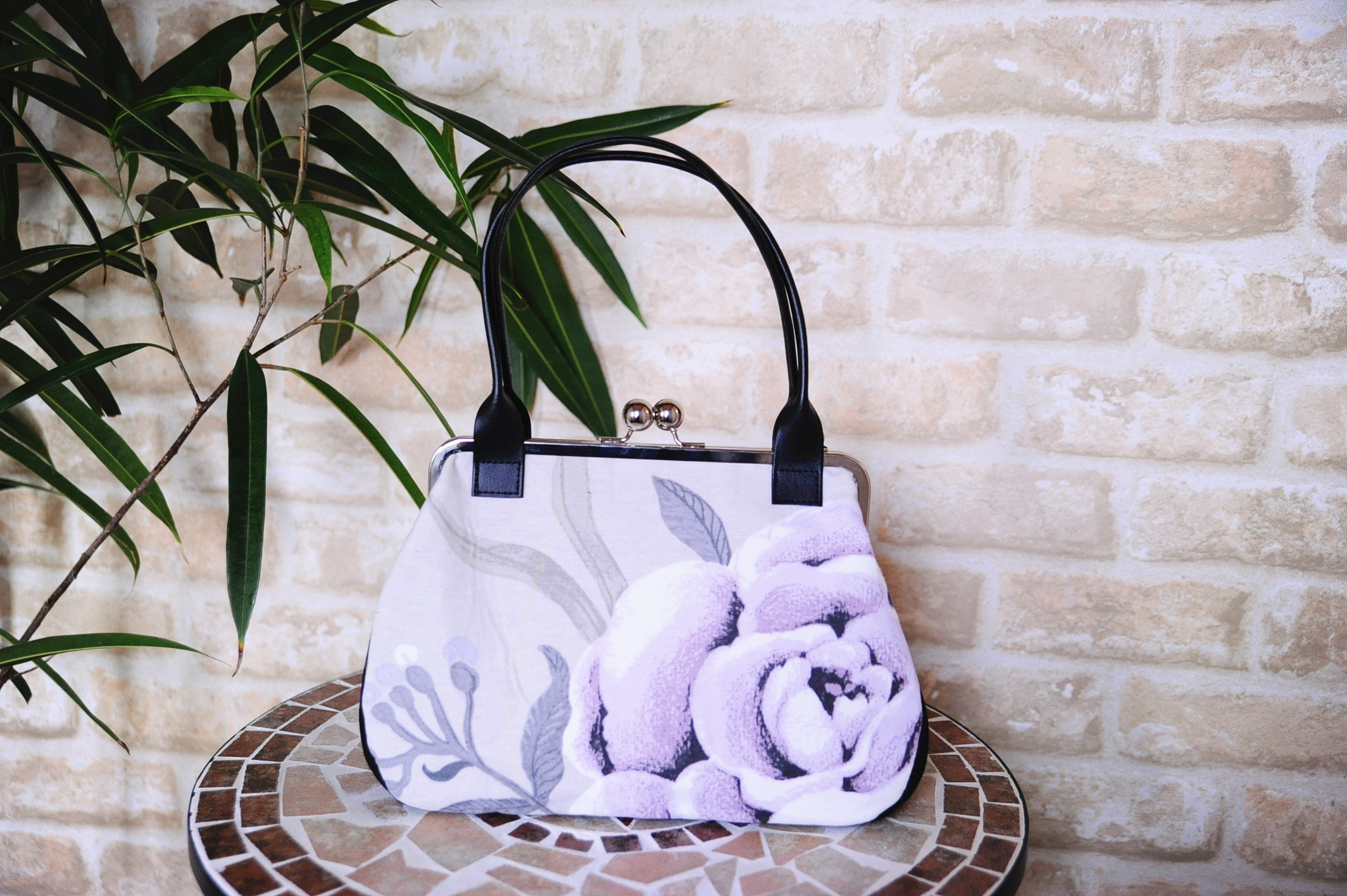 花柄☆合皮持ち手☆がま口ショルダー＆ハンド2wayバッグ        Ω