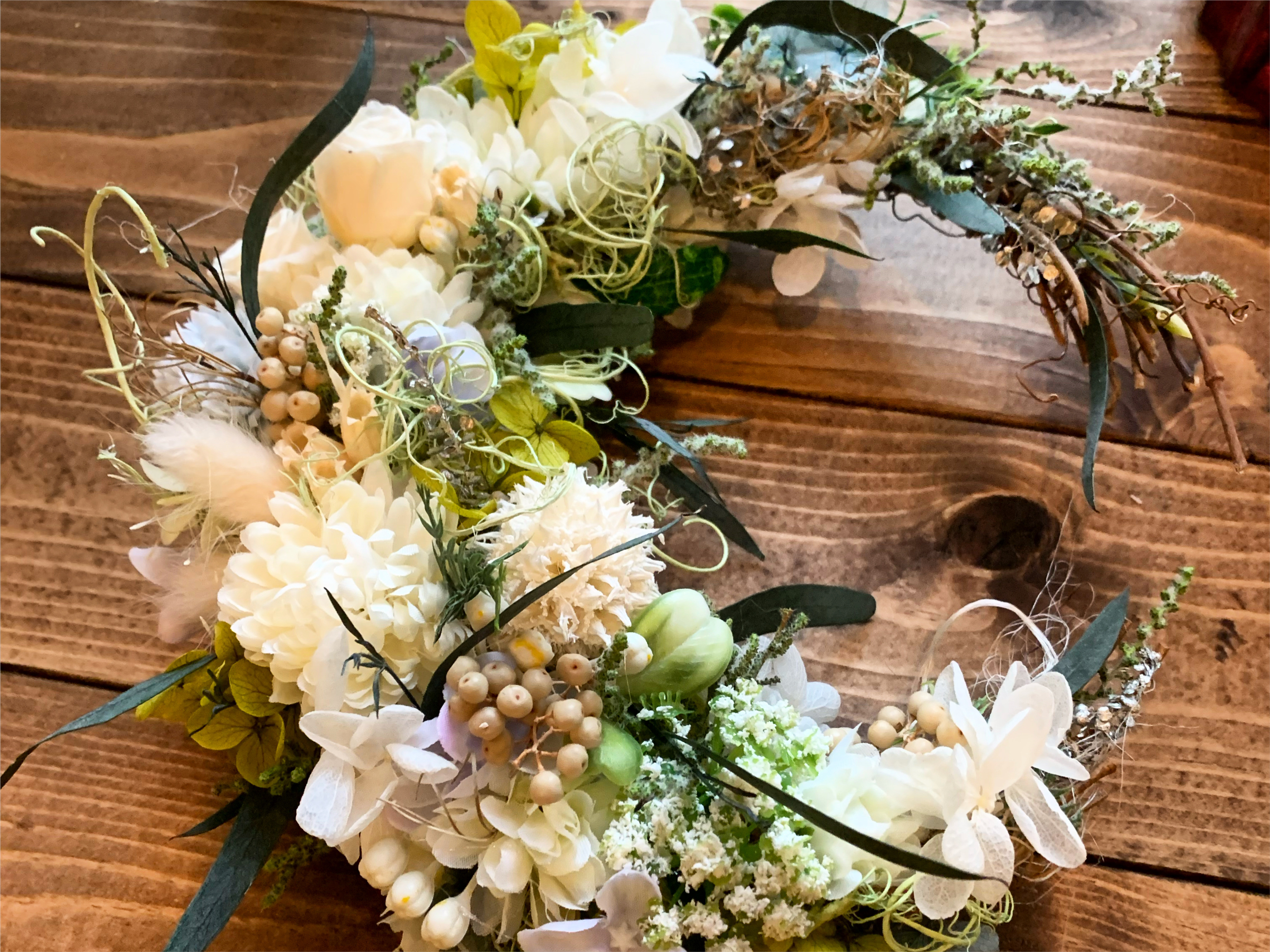 ホワイトグリーンのプリアートリース