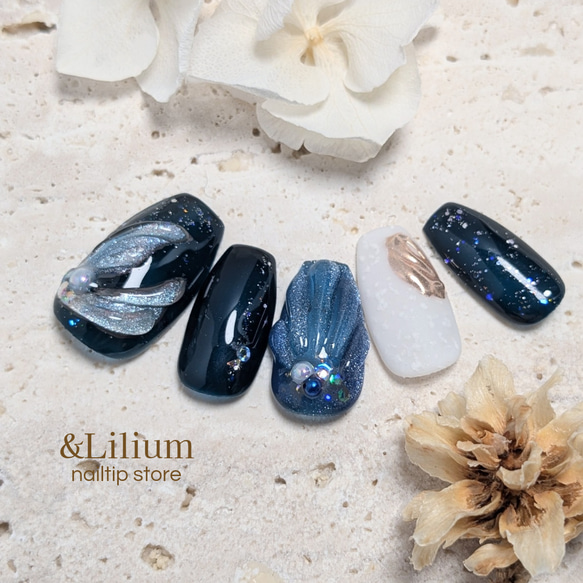 サイズオーダー】 ネイルチップ No.5 ネイビーぷっくりフラワー