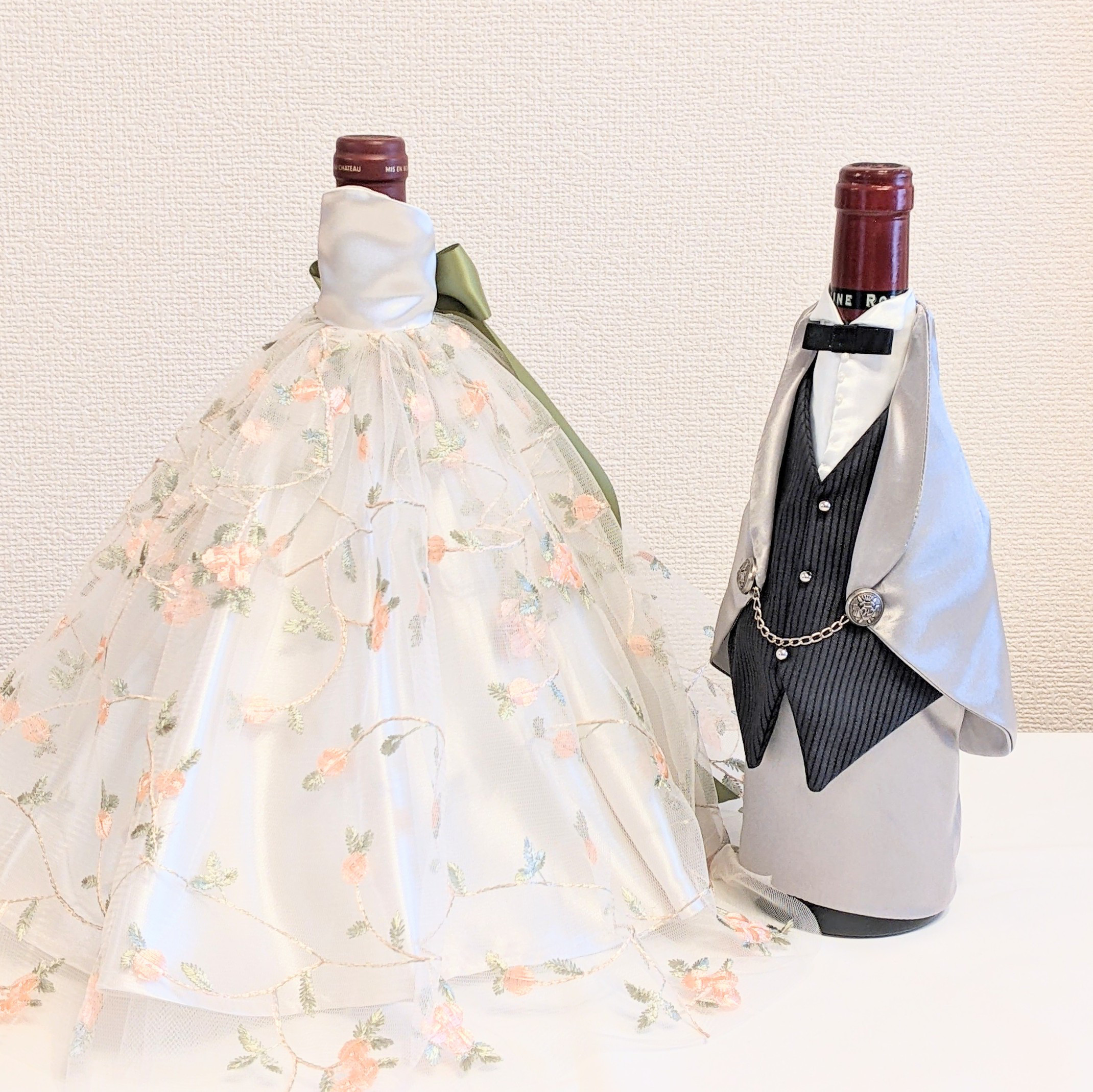 ウェディングドレス＆タキシードのワインボトルカバー　フラワー