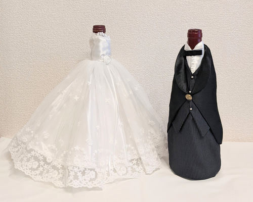 ブライダル·パーティーにはタキシード·ワイン·ウェアがついています