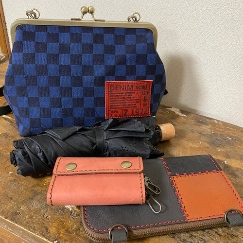 ハンドメイド パッチワーク ショルダーバッグ　がまぐちバッグ　デニムバッグ デニムリメイク・パッチワーク中ぶりサイズ】がま口ショルダー