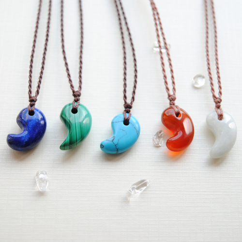 受注制作』ターコイズ勾玉ネックレス ネックレス・ペンダント うさぎ