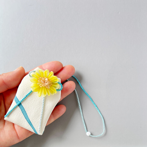 ひまわりの奇跡）元巫女が作る花のお守り袋 その他雑貨 花守堂