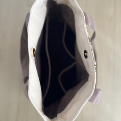 大人かわいい帆布トートバッグインド刺繍リボントートバッグ　ココア×ホワイト 8枚目の画像