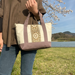 大人かわいい帆布トートバッグインド刺繍リボントートバッグ　ココア×ホワイト 11枚目の画像