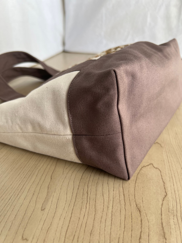 大人かわいい帆布トートバッグインド刺繍リボントートバッグ　ココア×ホワイト 7枚目の画像