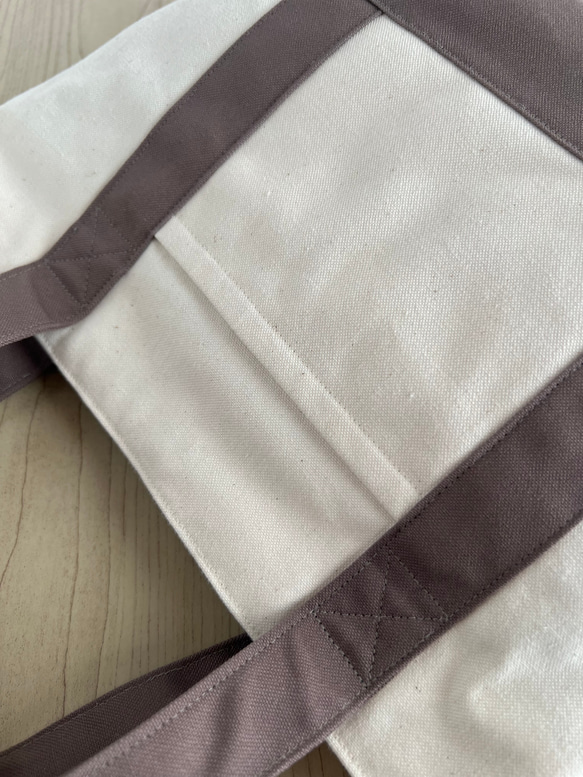 大人かわいい帆布トートバッグインド刺繍リボントートバッグ　ココア×ホワイト 6枚目の画像