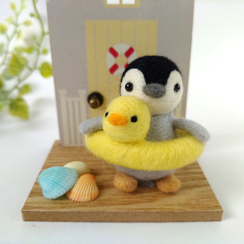アヒル浮き輪のペンギンさん☆羊毛フェルト 羊毛フェルト nico*2