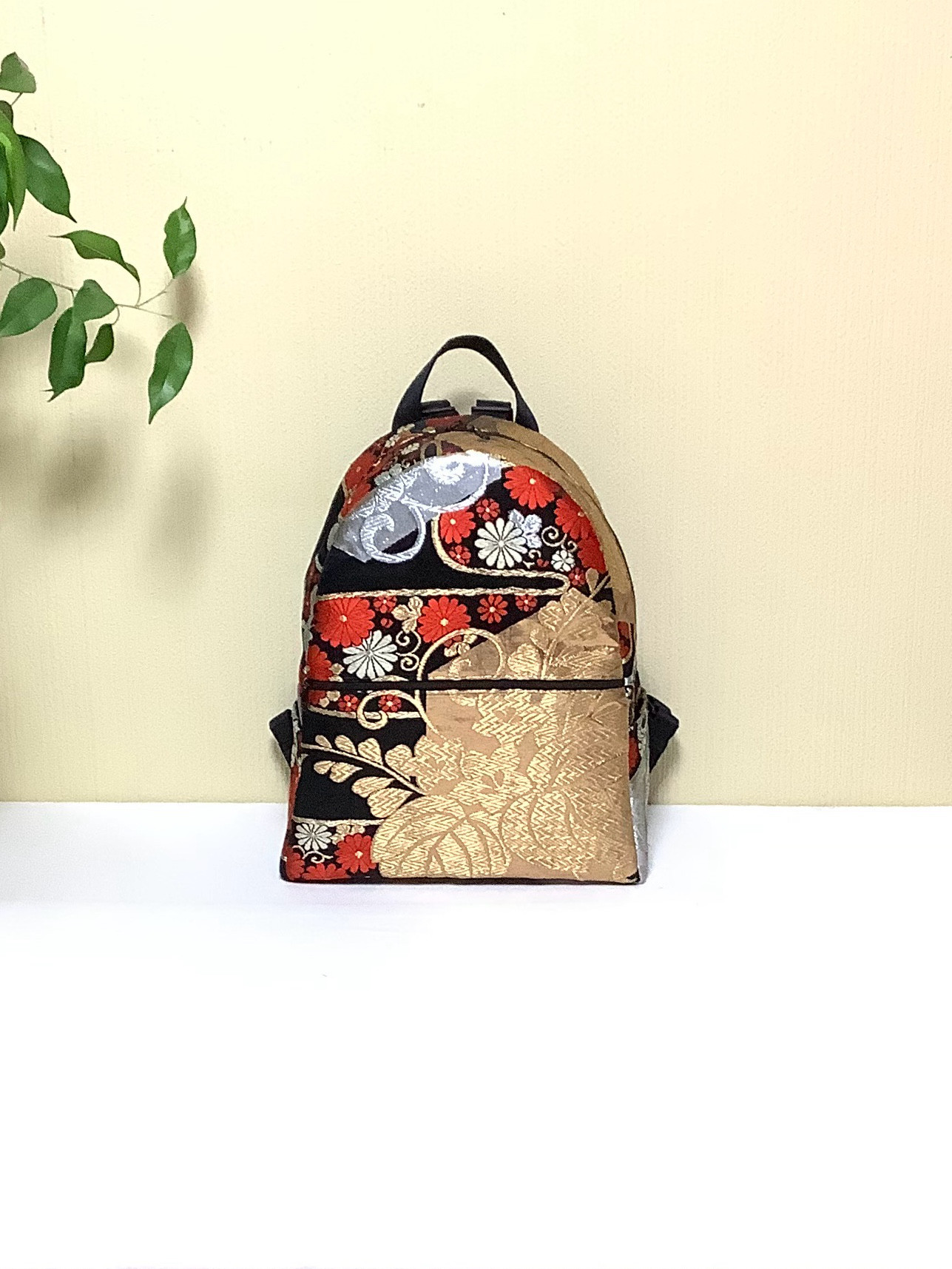 SOLD【一点もの】リメイク帯 上品な着物のリュック／C57