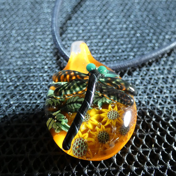 とんぼと向日葵　ＮＯ.3（ガラス、トンボ玉、夏、向日葵、ネックレス）