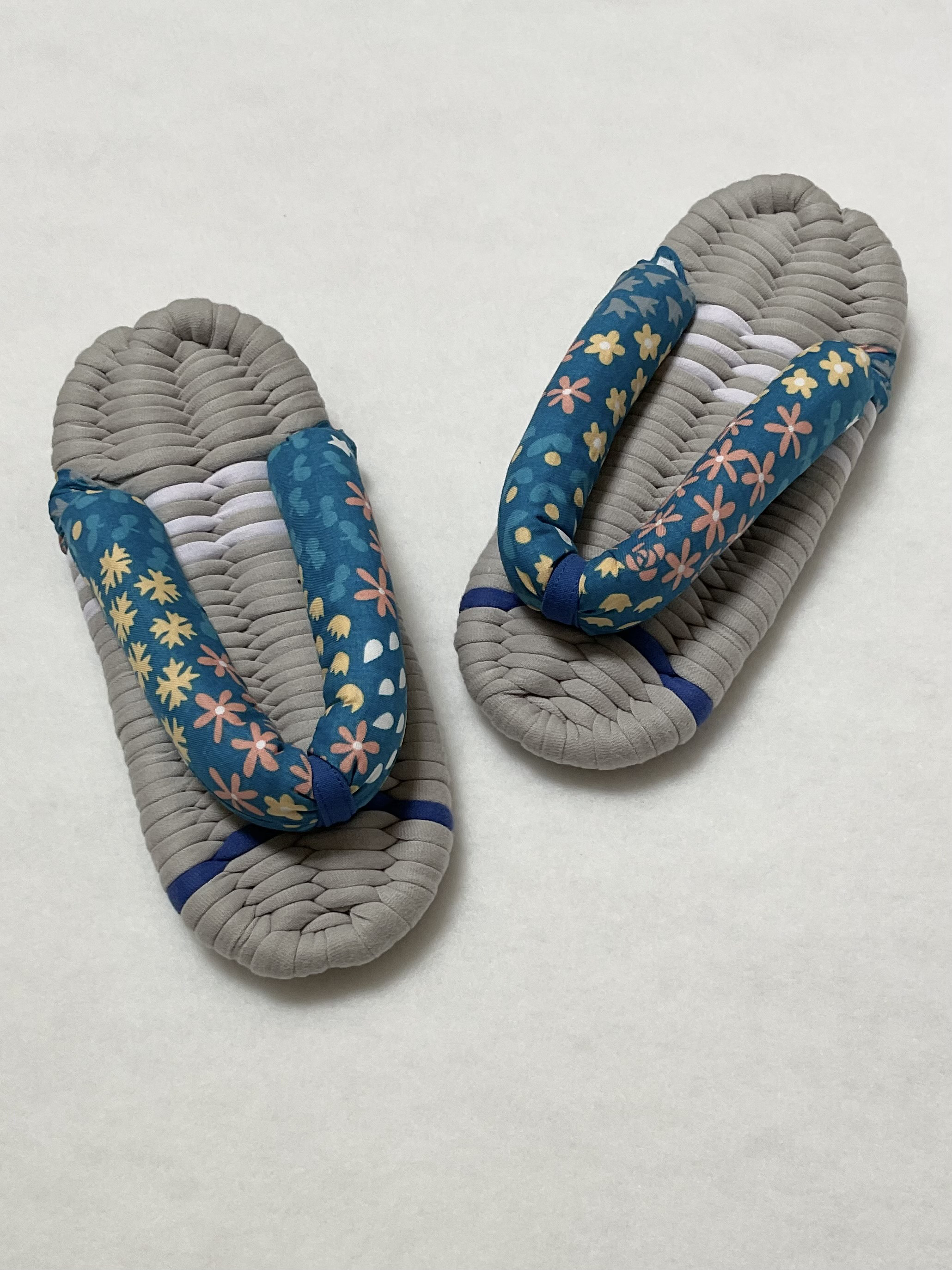 布ぞうり Mサイズ ＊小花柄鼻緒＊ライトグレー ホワイト room shoes