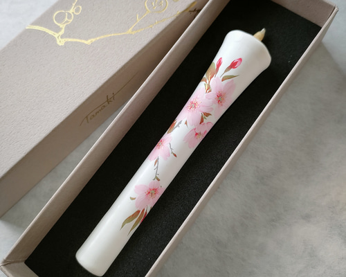 追加参照画像☘アンティーク 手描き山野草 ペールピンク 化粧水・オイル陶器ボトル CROSS クロス /ボタニカ】色鮮やかなフラワーパターンが目を惹く