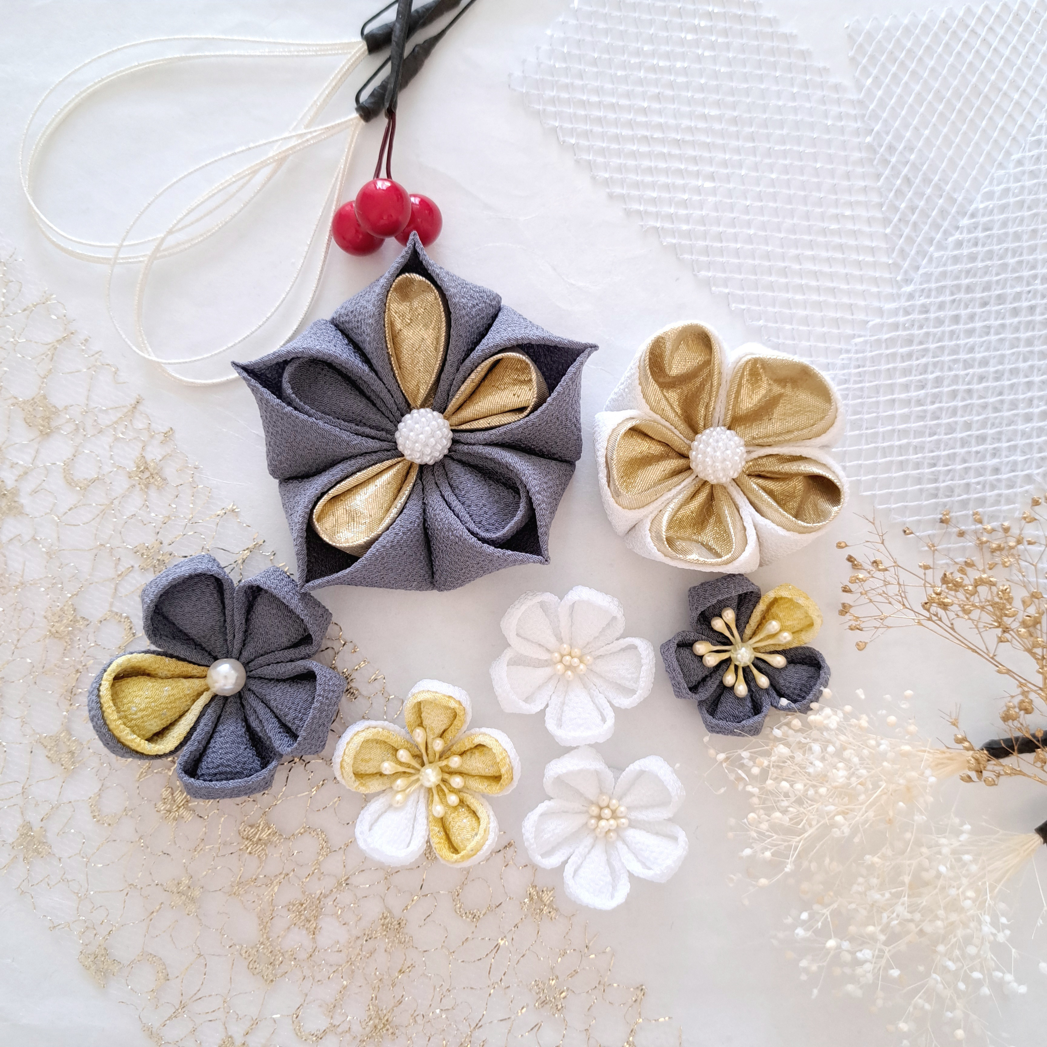 ☆シンプルセット　18点セット☆　◎つまみ細工◎ 『＊大きなお花の髪飾り＊　グレー・白・金』♡結婚式♡成人式♡卒業式♡