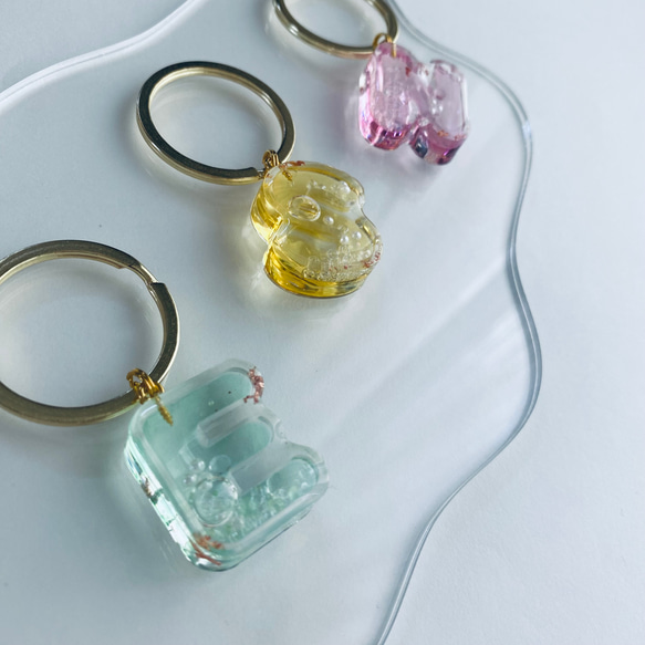 イニシャルキーホルダー チャーム レジン キッズ レディース
