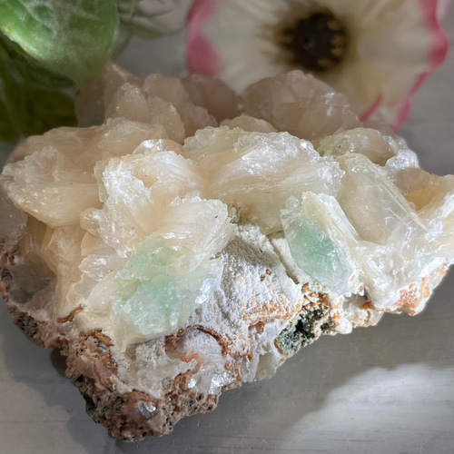 アポフィライト&スティルバイト共生　インド産　天然石　インテリア アポフィライト・スティルバイト・水晶共生鉱 インド産 ｜石の