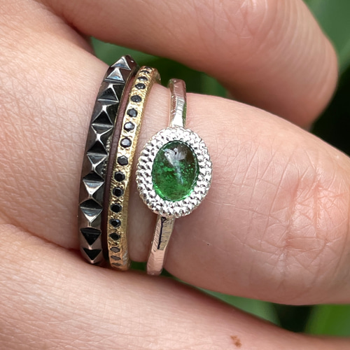 ツァボライト グリーンガーネット OVカボション0.7ct 5段ミル シルバー