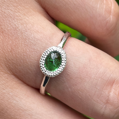 ツァボライト グリーンガーネット OVカボション0.7ct 5段ミル シルバー