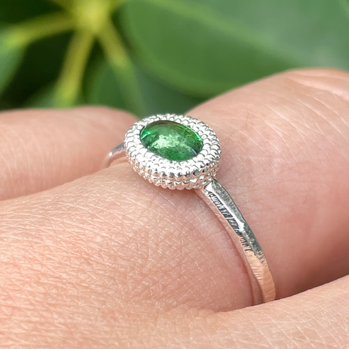 ツァボライト グリーンガーネット OVカボション0.7ct 5段ミル シルバー