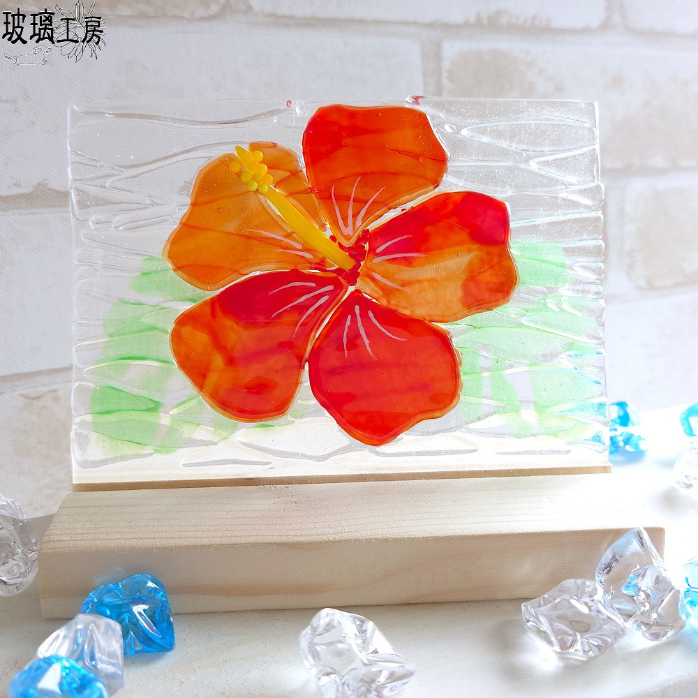 ステンドグラス 虹がかかった山とかわいいお家のパネル